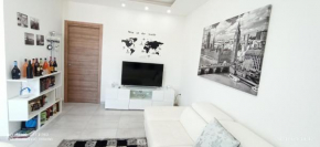 La Villa degli Dei - Parcheggio Privato, Aria Condizionata, Smart TV con Netflix, Giardino con Divanetti, Amaca e Altalena, Navetta per Aereoporto, Treno, Spiaggia